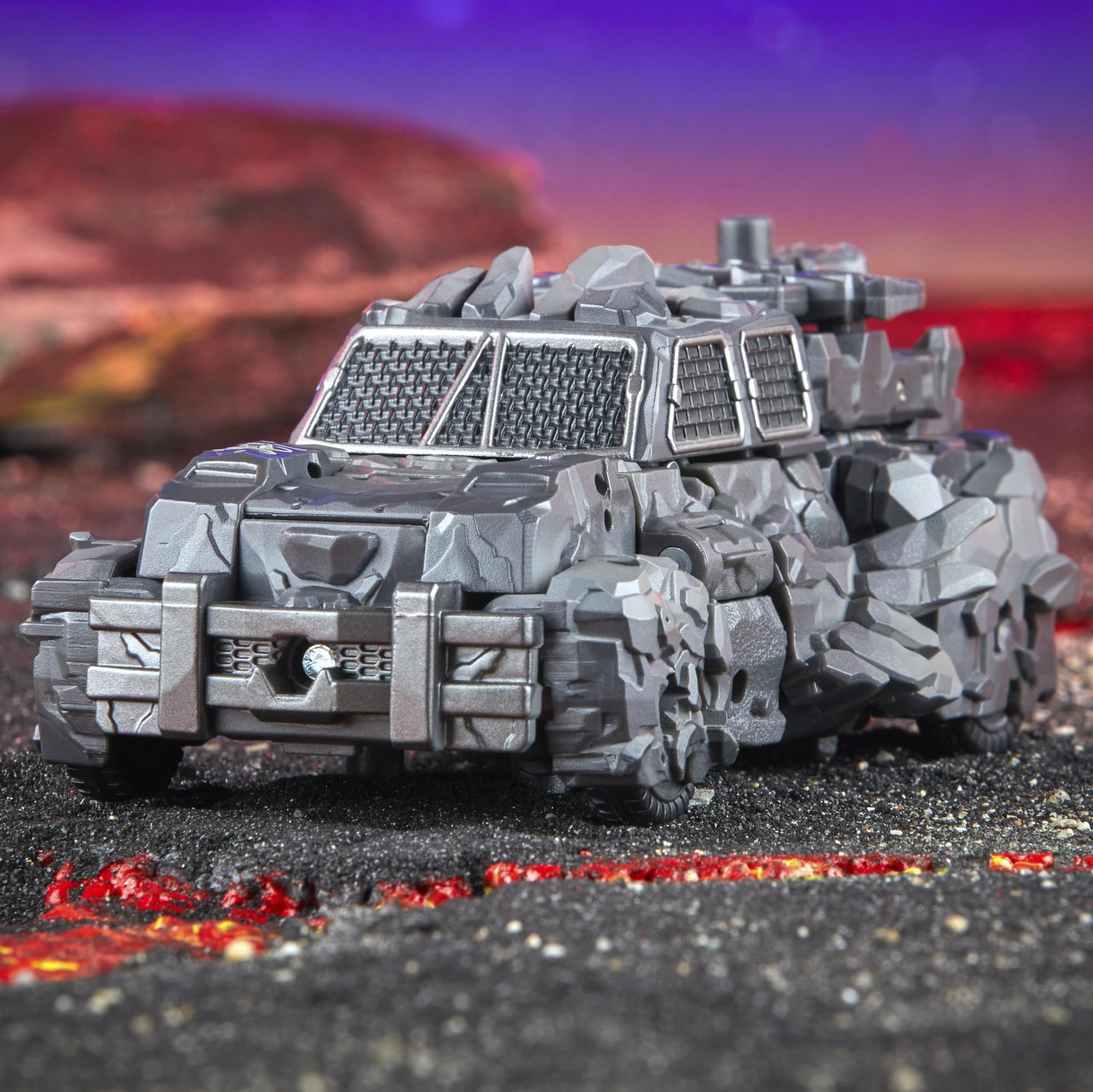 Transformers Magneous Armorizer assembly highlights cross-figure customization possibilities.