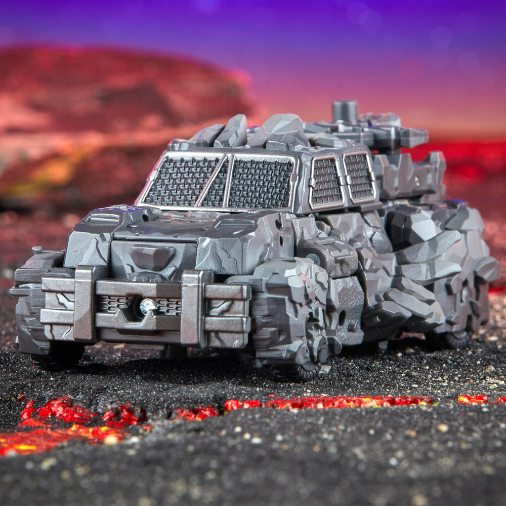 Transformers Magneous Armorizer assembly highlights cross-figure customization possibilities.
