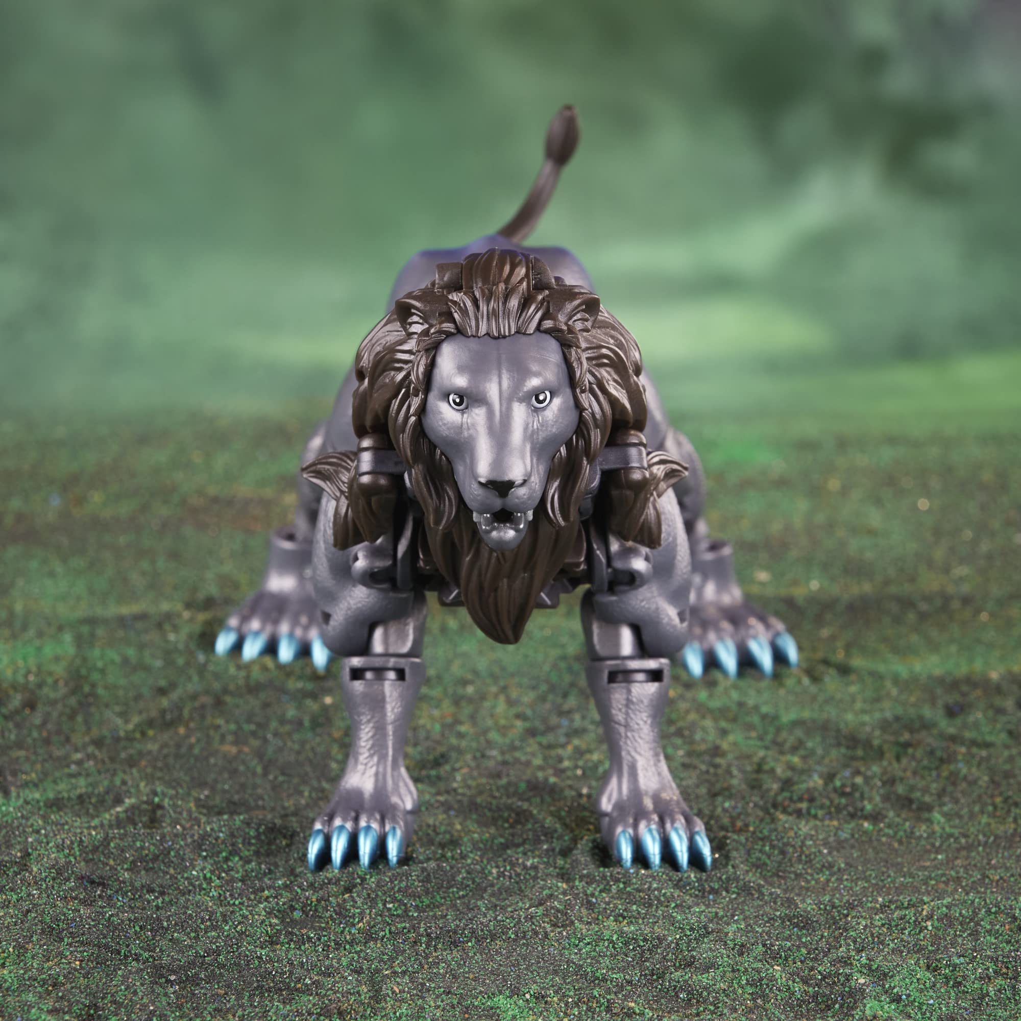Beast Wars II-inspired design informs Nemesis Leo Prime’s fierce profile.