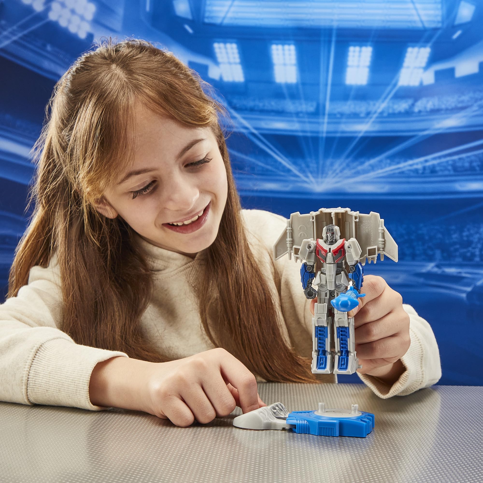 Energon Power Sword attaches to Starscream in robot mode.