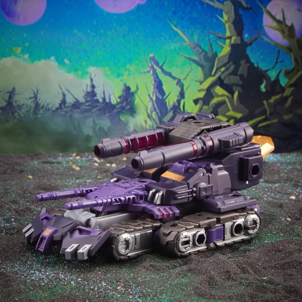 Transformers Tarn blaster-scoped attachment enables precise, dynamic play.