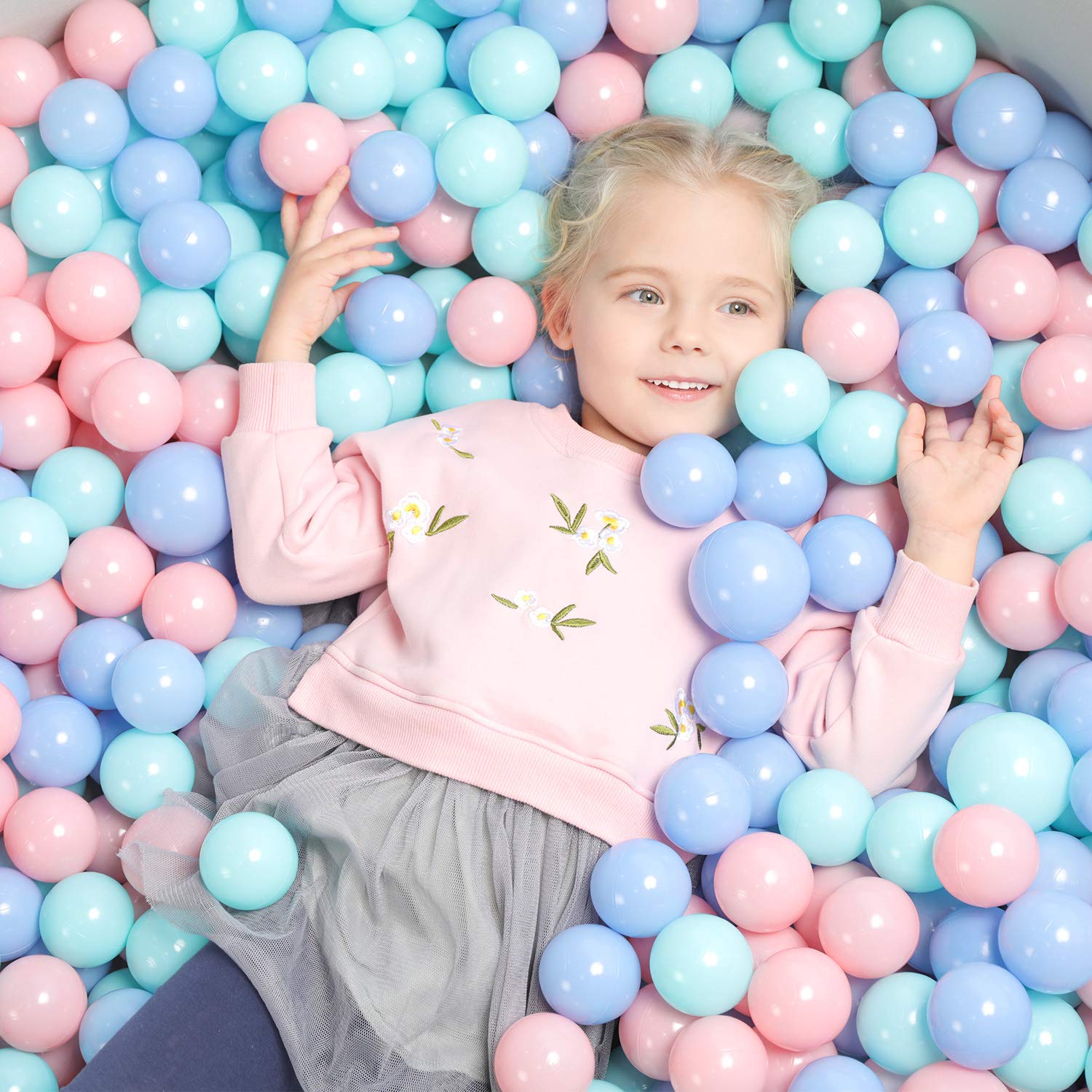 Trendbox macaron ball pit balls 100pcs brighten play areas and encourage grasping skills.