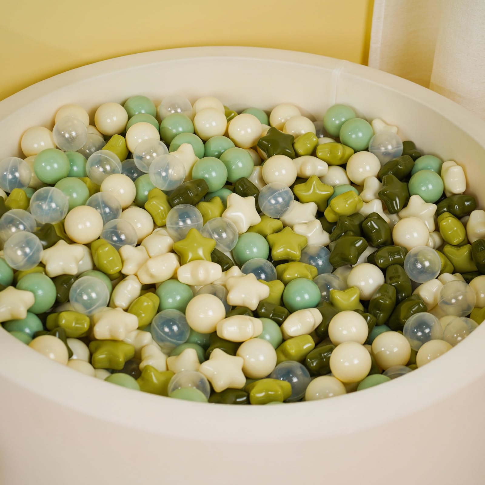 TrendPlay Star Ball Pit Balls Green provide safe grip and easy reach for toddlers