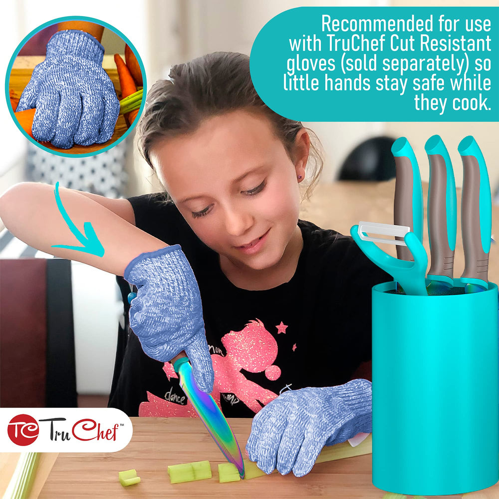 TruChef serrated knife enabling controlled slicing through soft bread