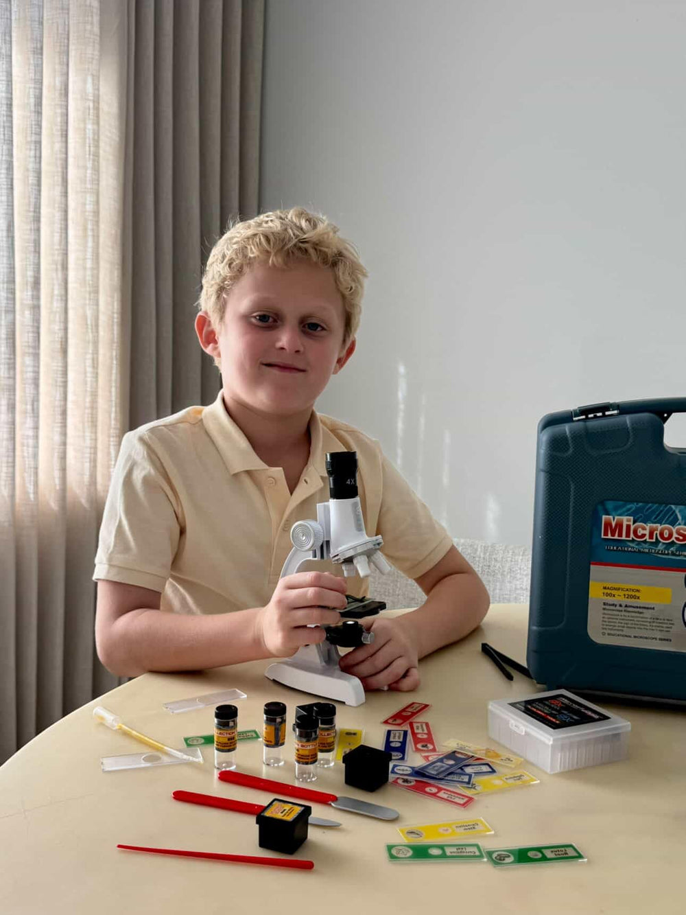 Uarzt full kit in box demonstrating an engaging gift for young researchers