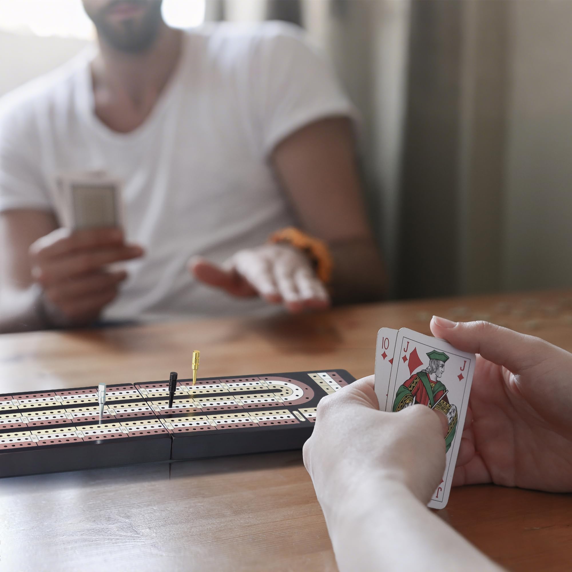 Uibyriy gift-ready cribbage set packaging, ideal for gatherings and gifts.