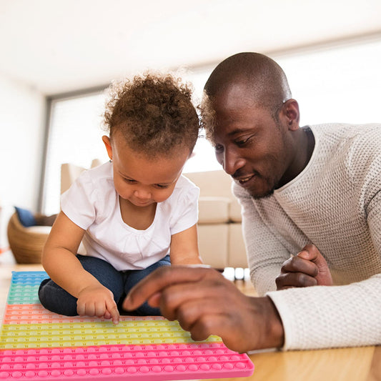 UimoKi silicone non-toxic material highlighting soft touch and reusable sensory toy.