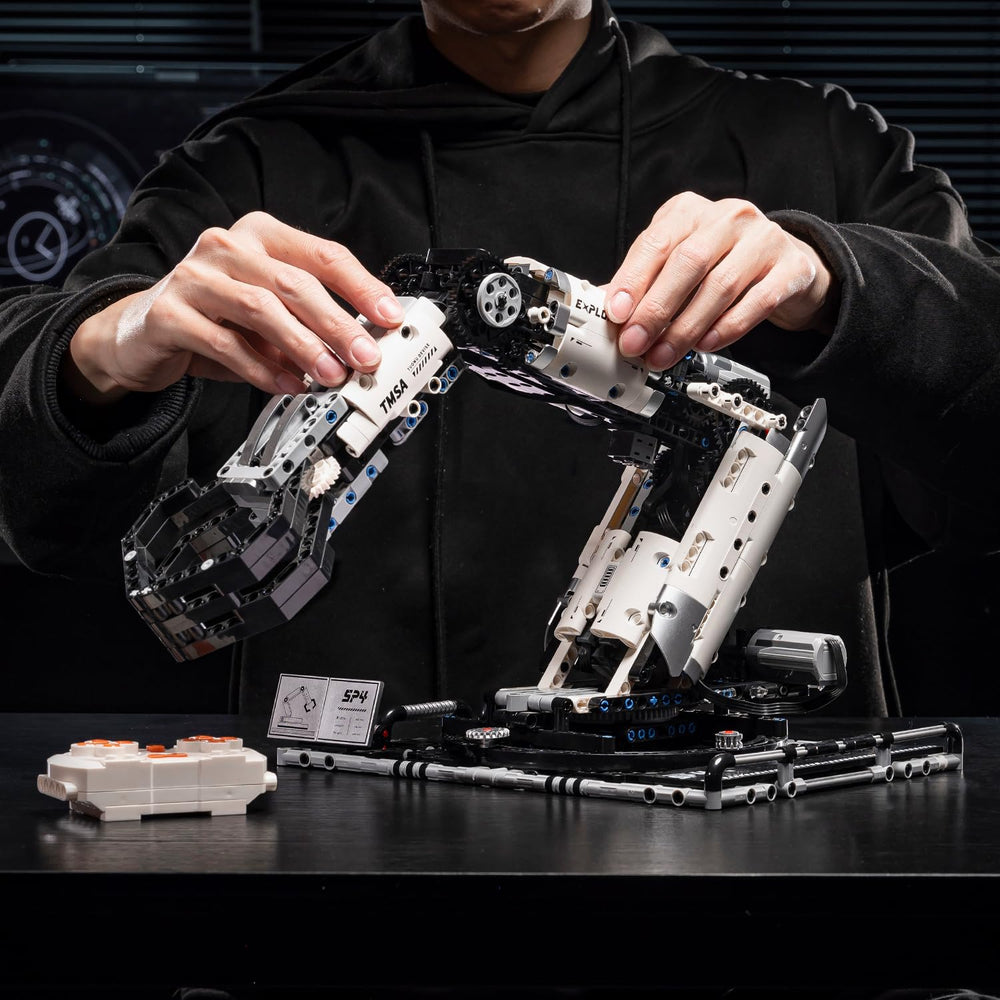 UNCLE BRICK 360-degree chassis rotation demonstrates full range of motion.