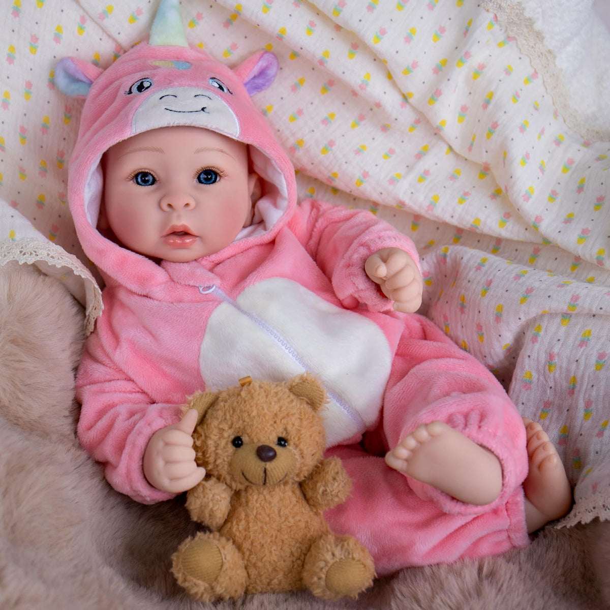 UOFTKIZ 17-inch baby doll face with lifelike features for imaginative play