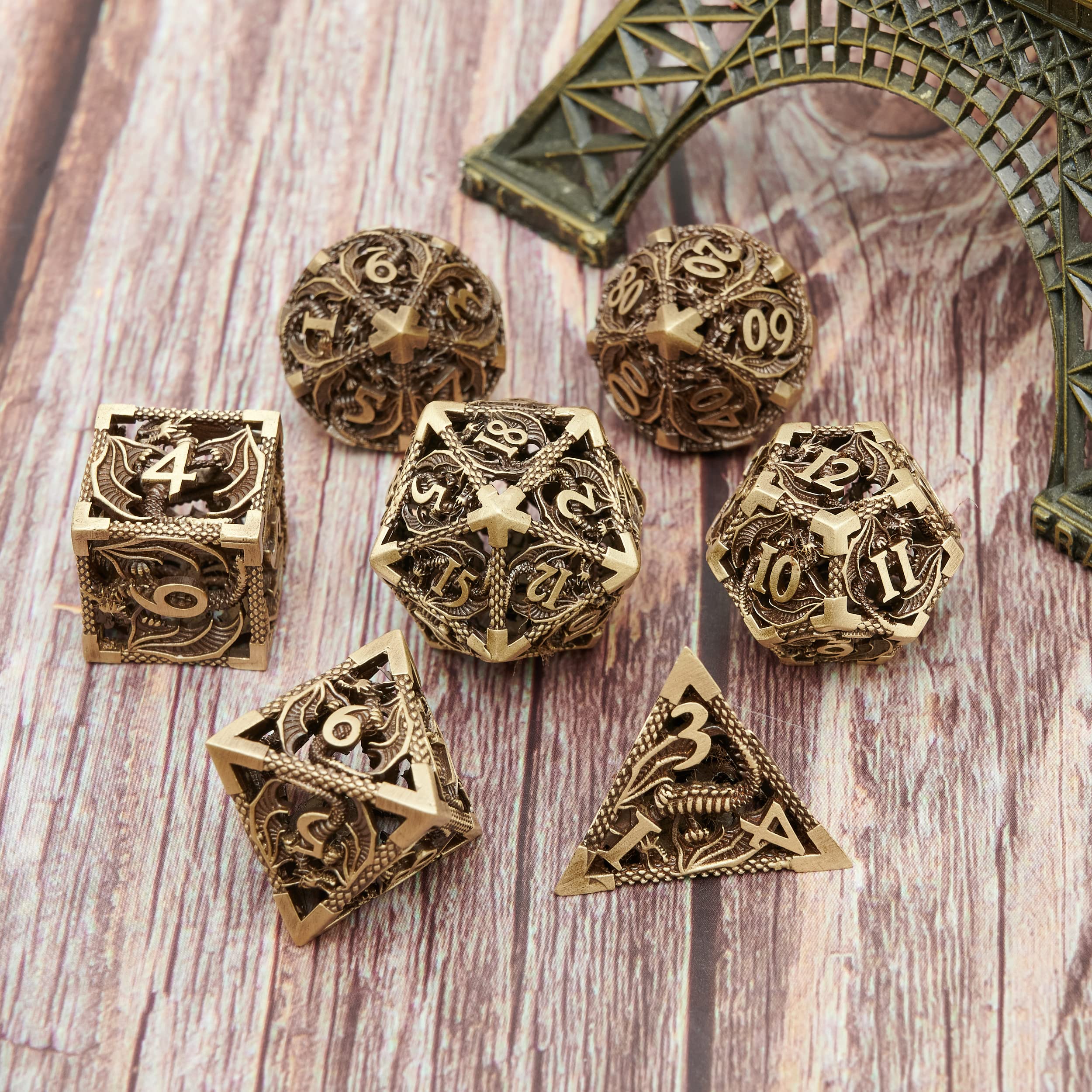 UONUOT DND dice set metal polished edges offer premium feel during combat rounds.