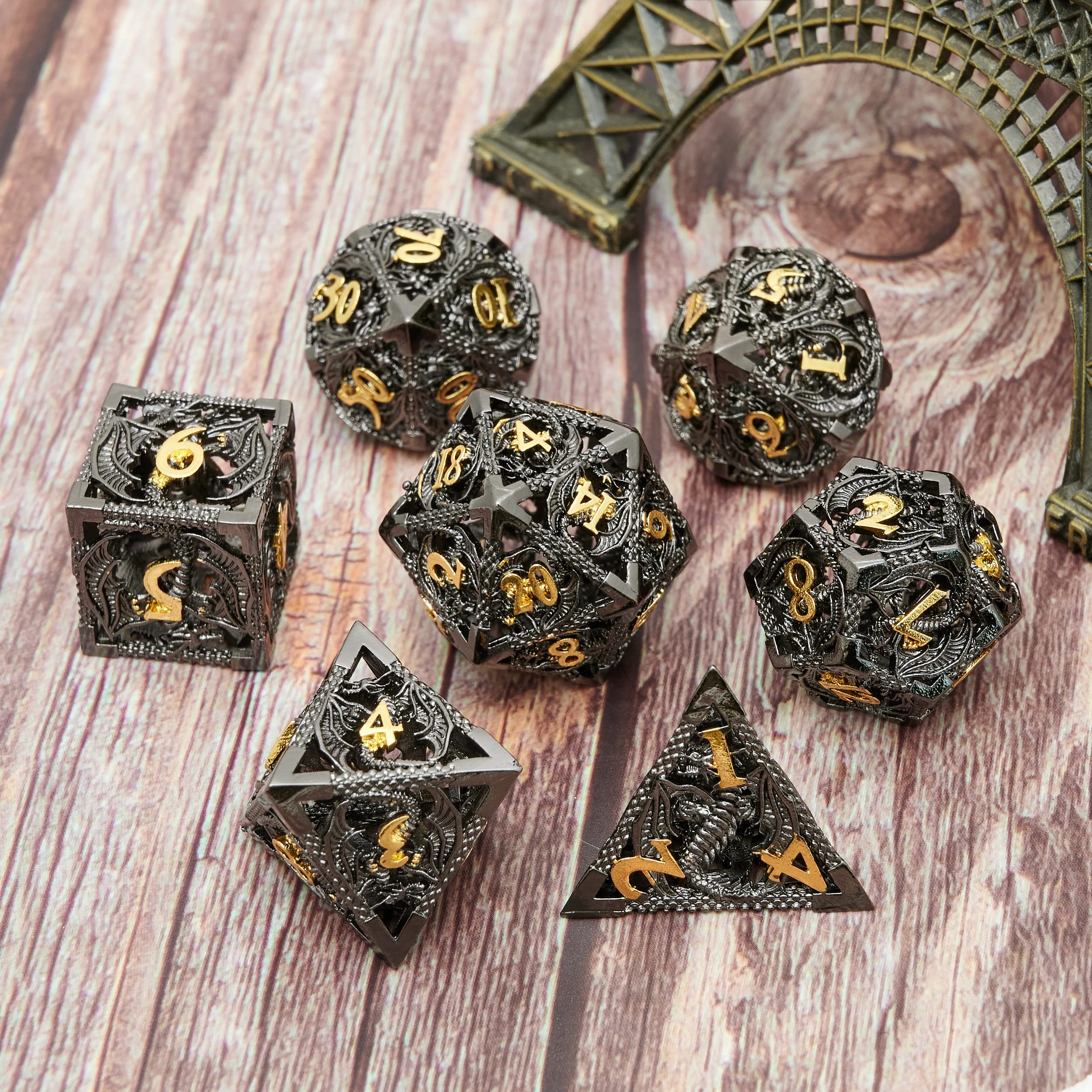 UONUOT rolling-sound dice set delivers wind-chime feedback during play