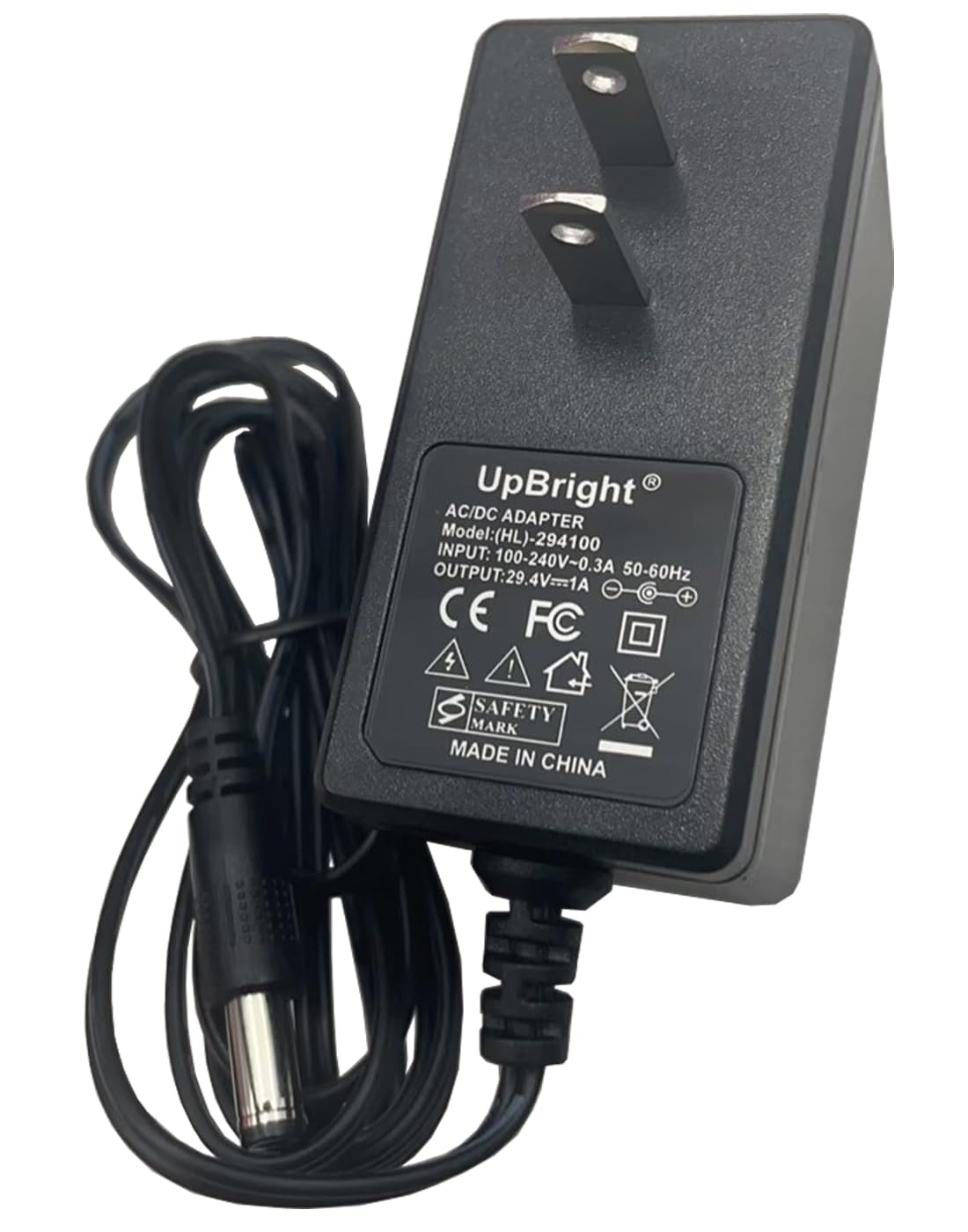 UPBRIGHT packaging and cables show a ready-to-use charging setup.