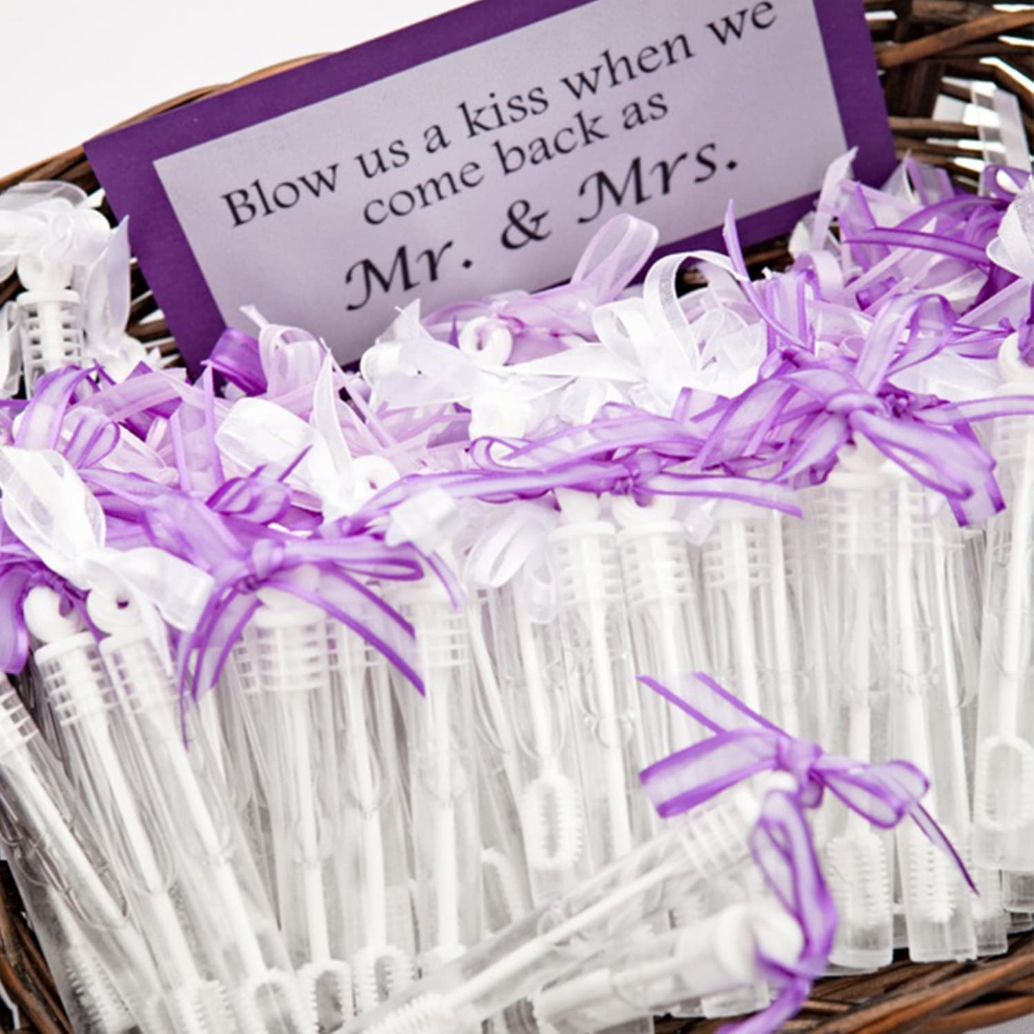 Uzoxlsn bubble wands used as wedding decor accents