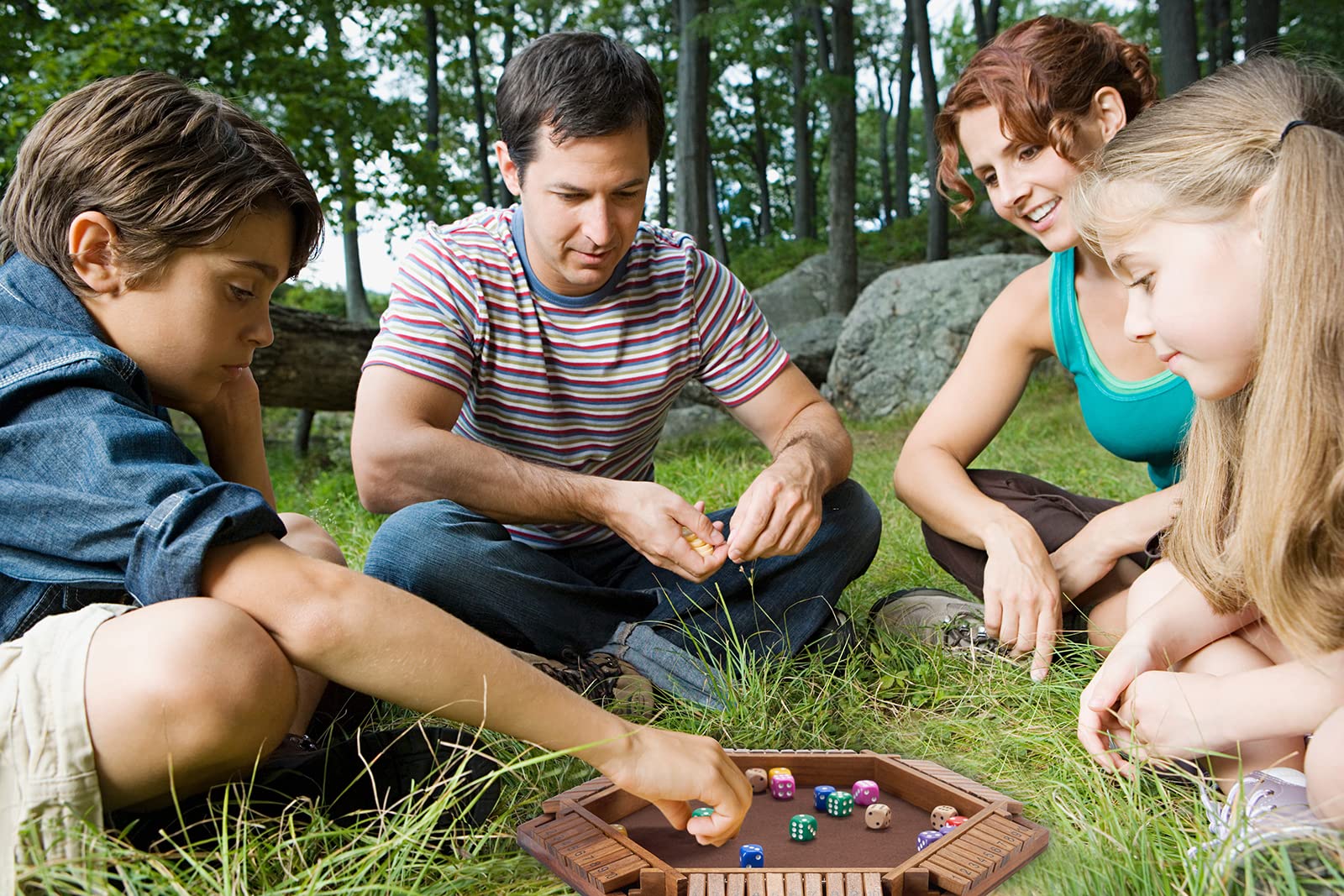 Vamslove durable wooden board with soft felt under dice for smooth rolls
