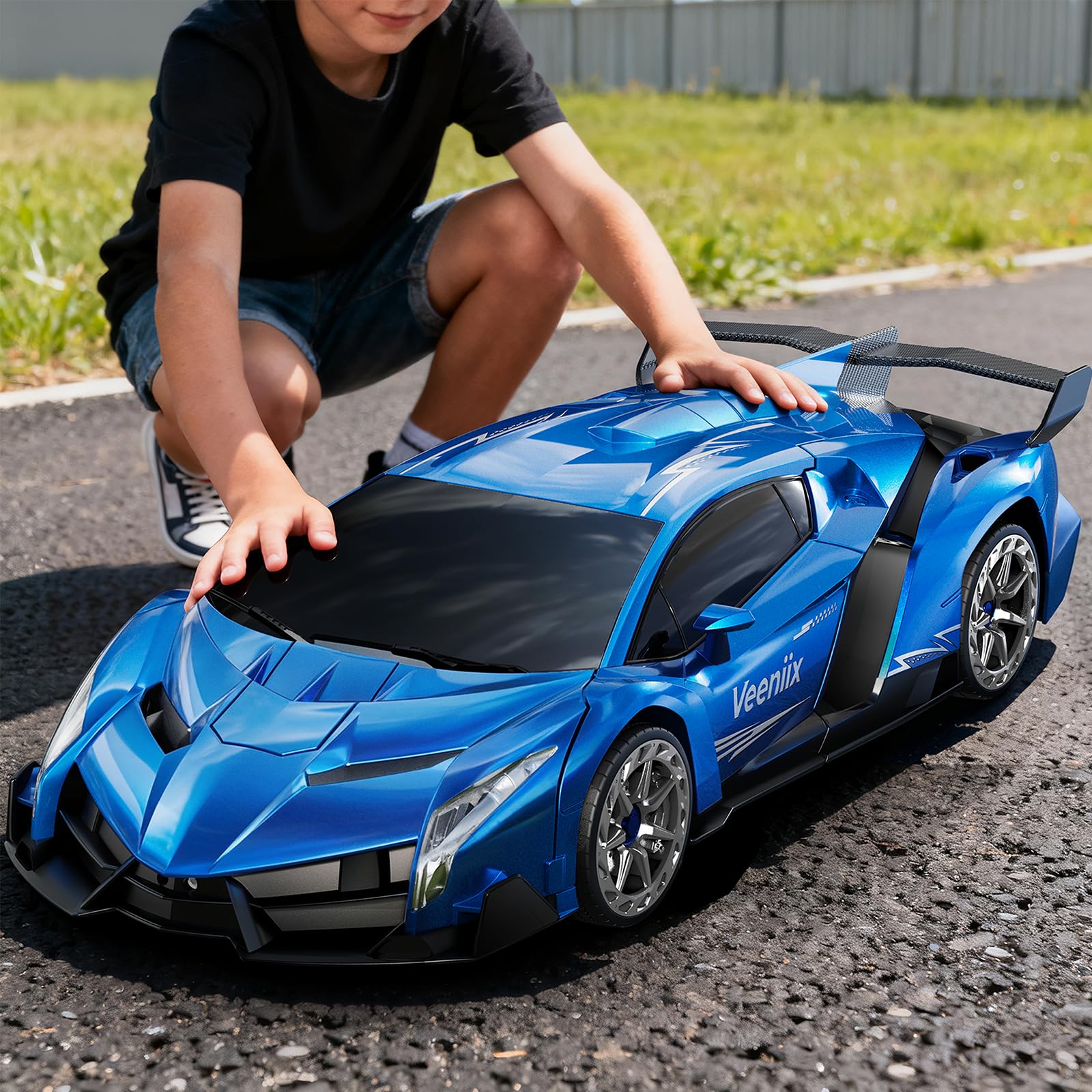 Veeniix V991 transform RC car in large size for immersive robot play.