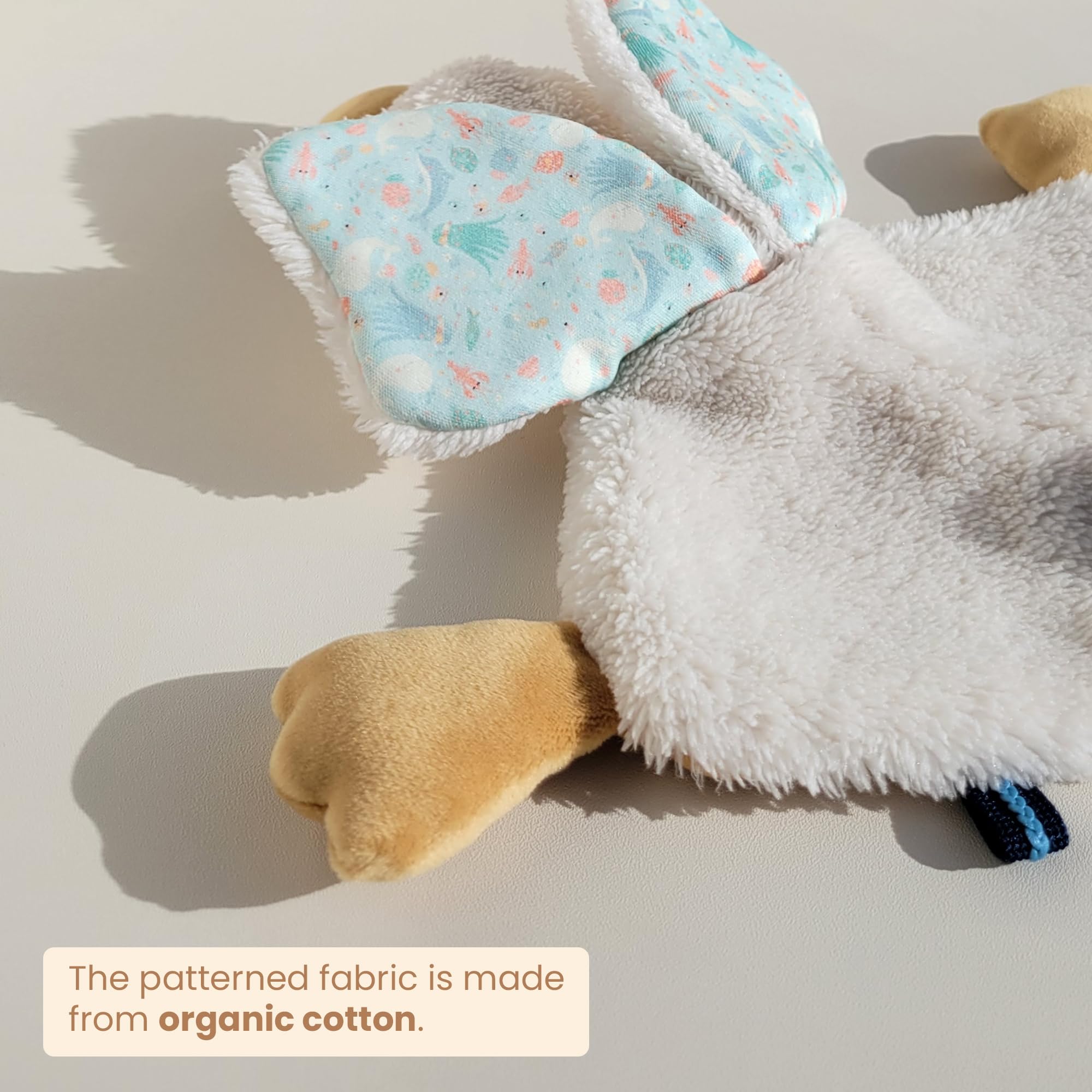 Veronea Helga pacifier-attachment option aids routine tasks.