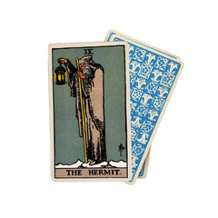 Premium linen finish card stock texture of the 1909 deck by Vieux Monde Express.