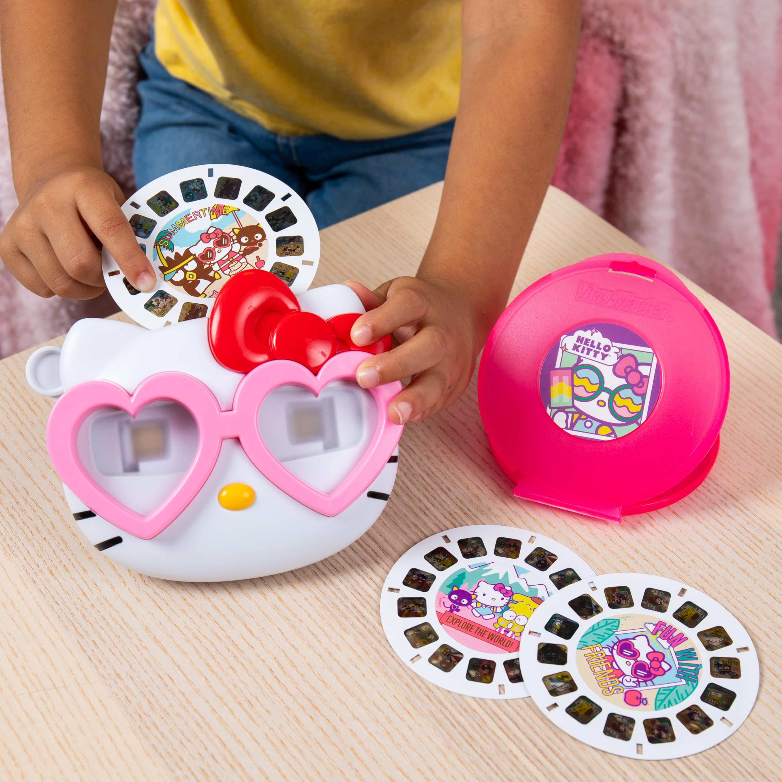 View Master Hello Kitty 3D images bring immersive scenes to life