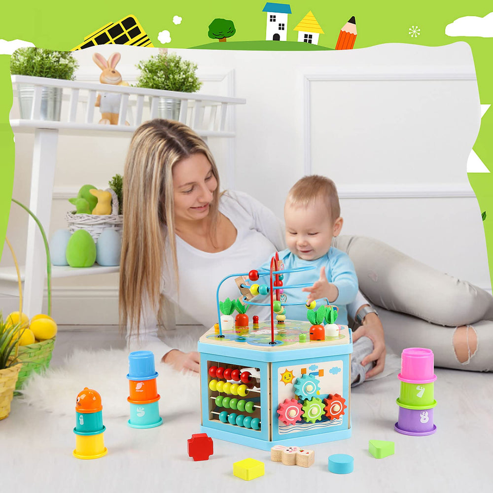 Vomocent cube sliding animals encourages hand dexterity and color recognition.