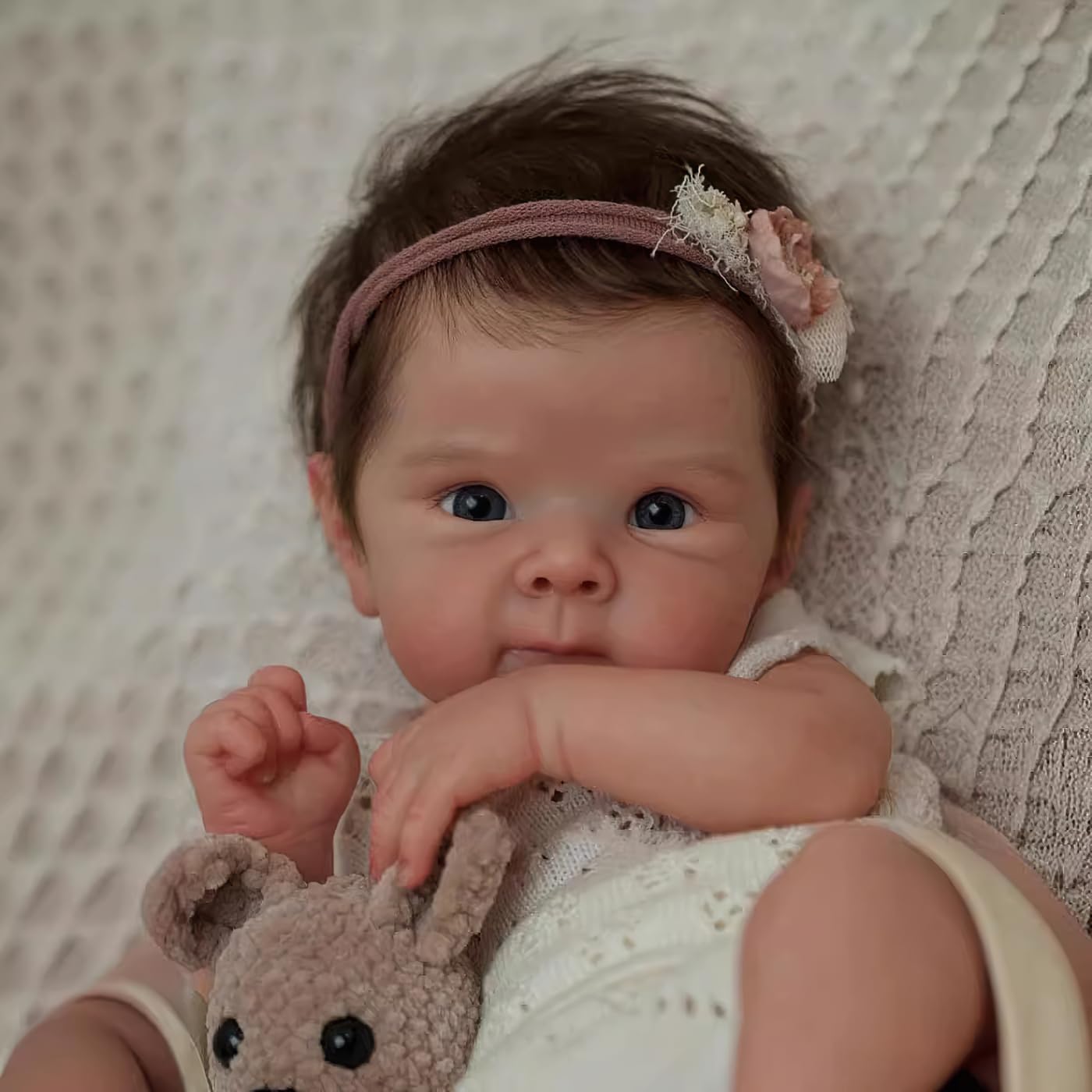 Wamdoll poseable limbs feature for versatile posing and imaginative play.