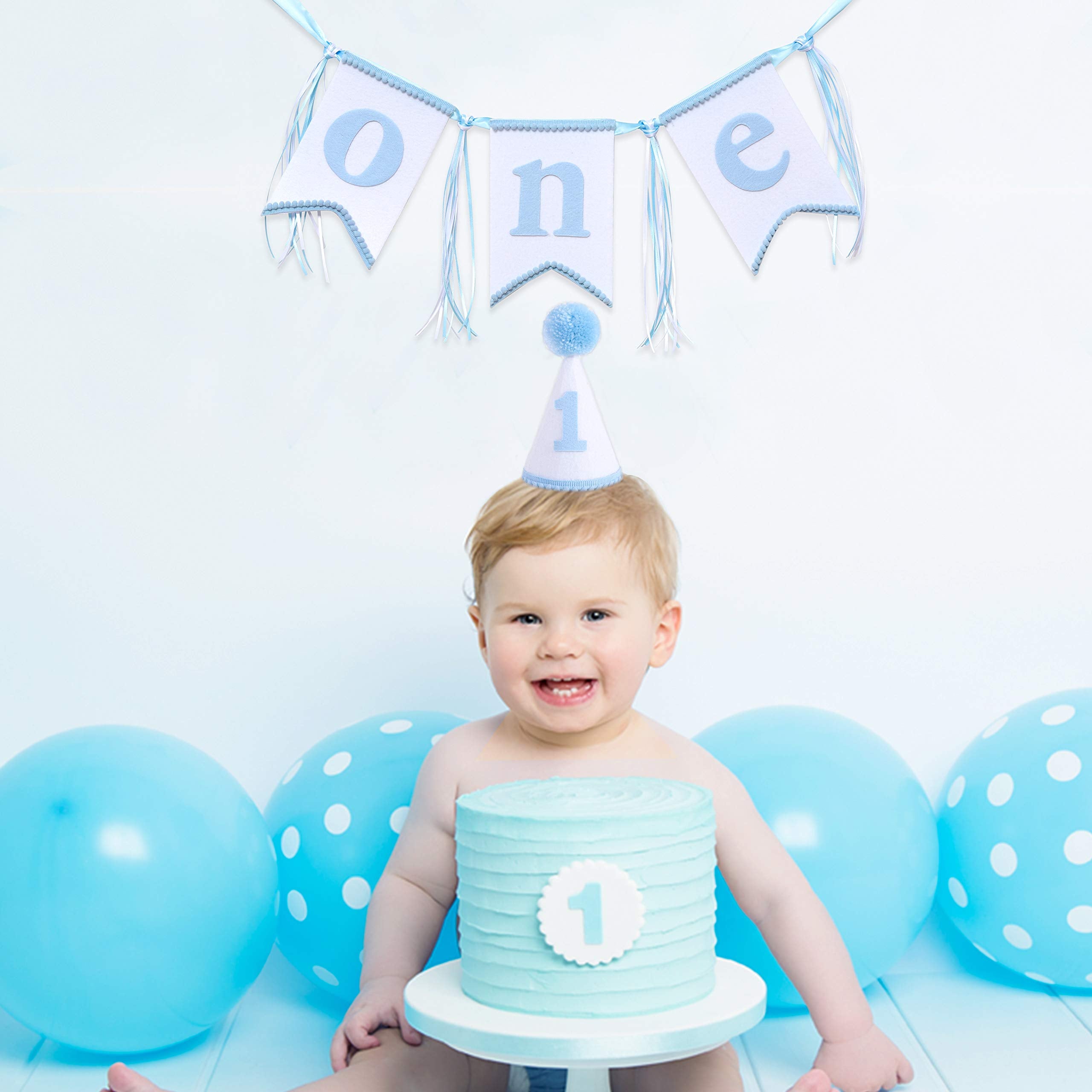 WAOUH banner with white non-woven panels and light-blue edges.