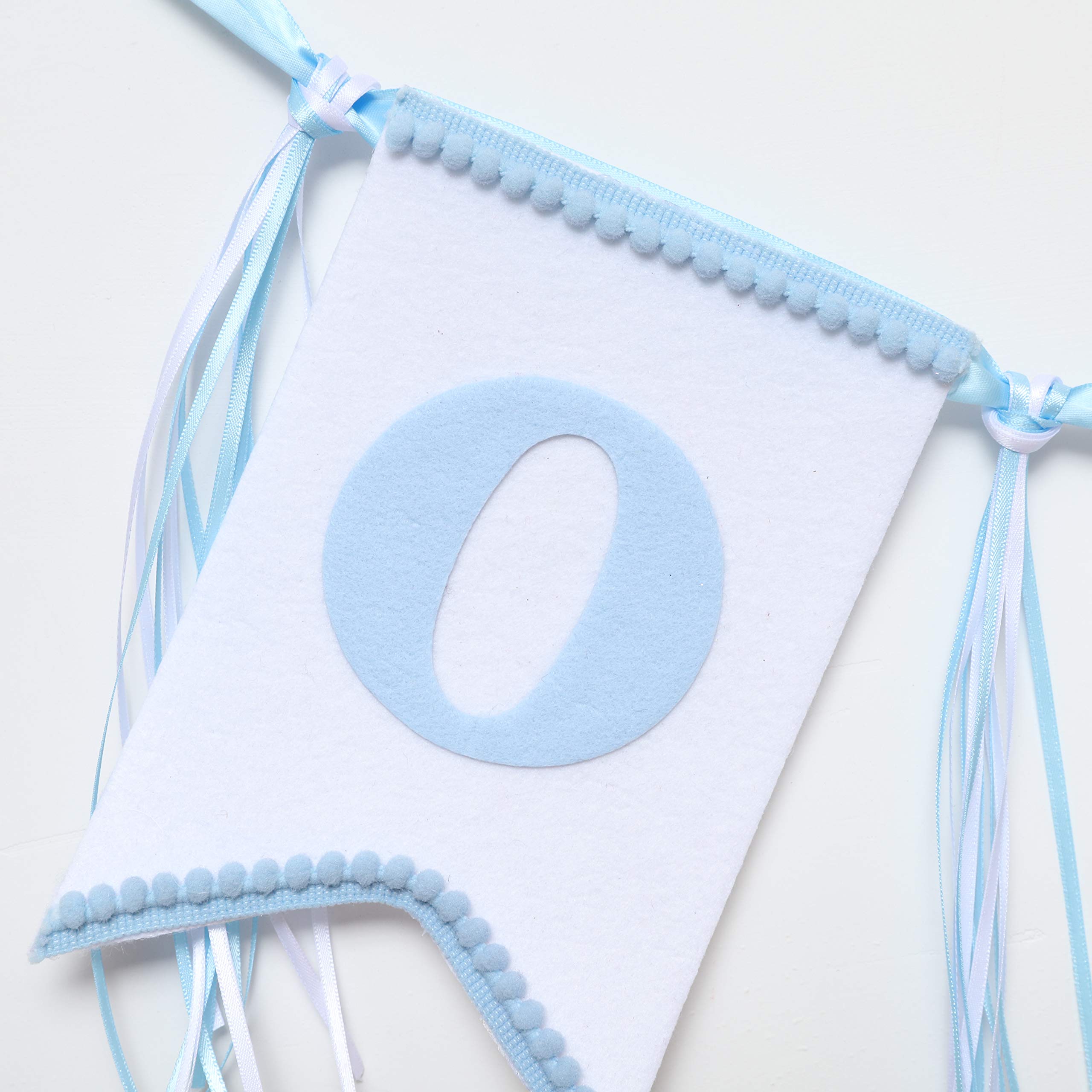 WAOUH blue-white party setup inspires cheerful birthday photos.