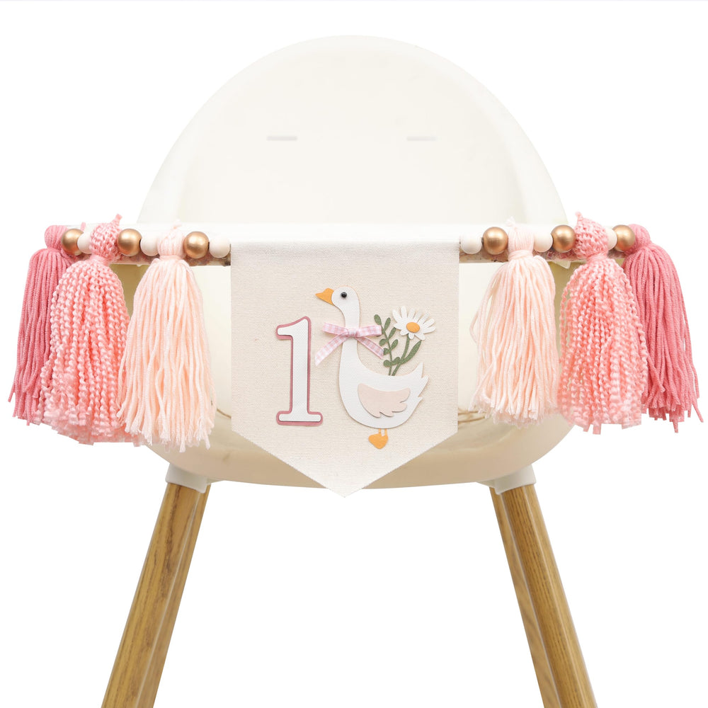 WAWUO Goose 1st Birthday banner on highchair adds festive shine for photos