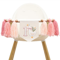 WAWUO Goose 1st Birthday banner on highchair adds festive shine for photos