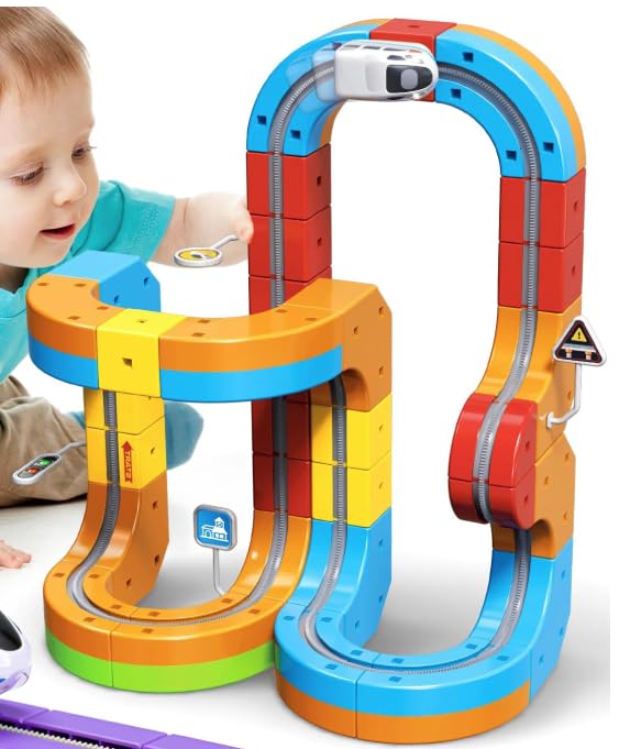Wdebay klick Rail 3D track pieces enable bridges and loops for dynamic exploration.