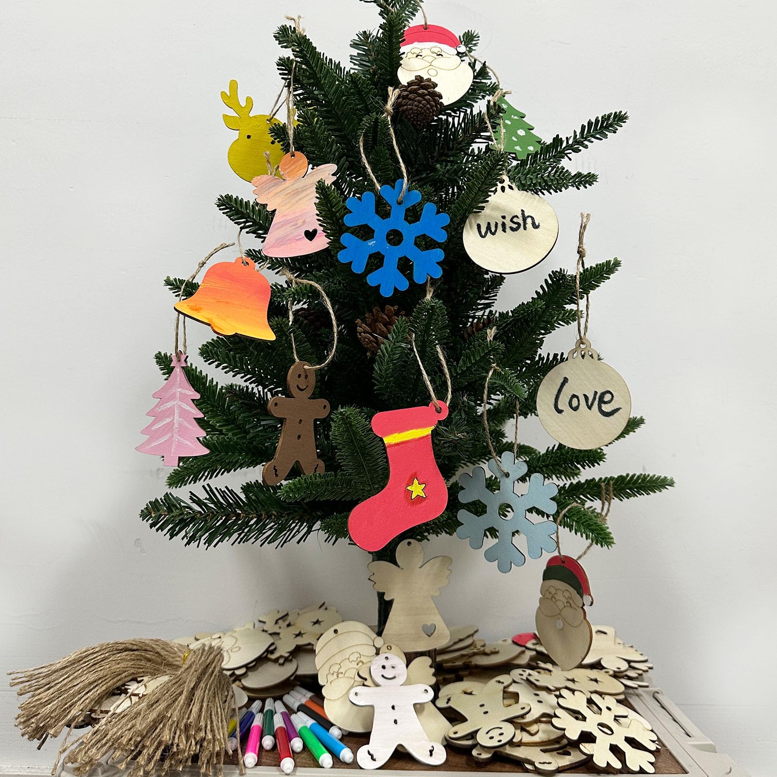 WeCraftool watercolor pens set provides vibrant colors for holiday designs.