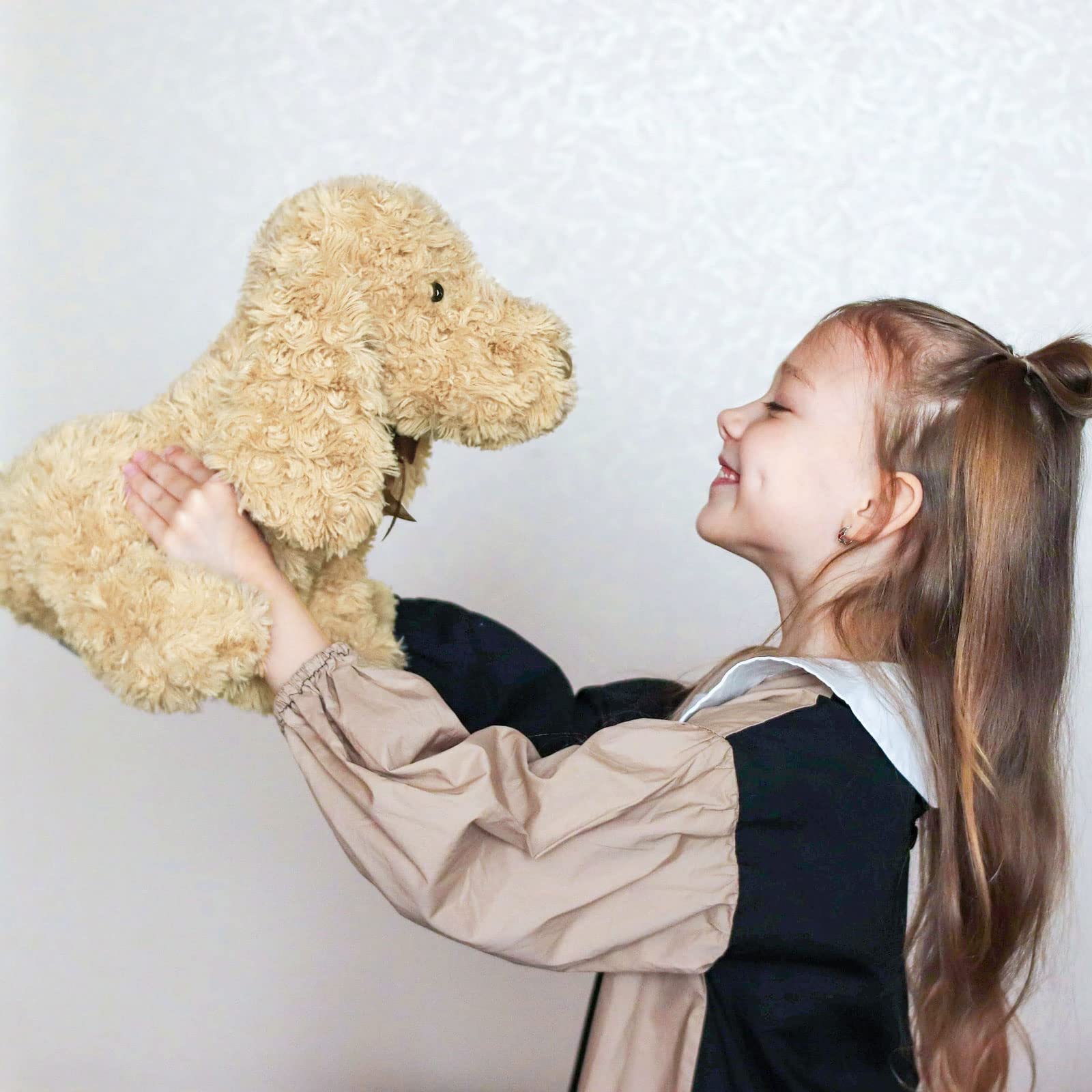 WEIGEDU Goldendoodle stuffed animal close-up highlighting fluffy fur for cozy bedtime moments.