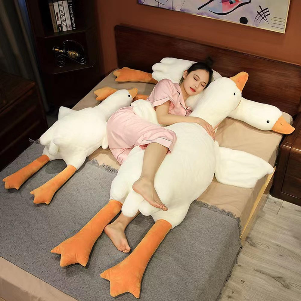 Werdast soft goose decor adds warmth to bedroom and desk spaces
