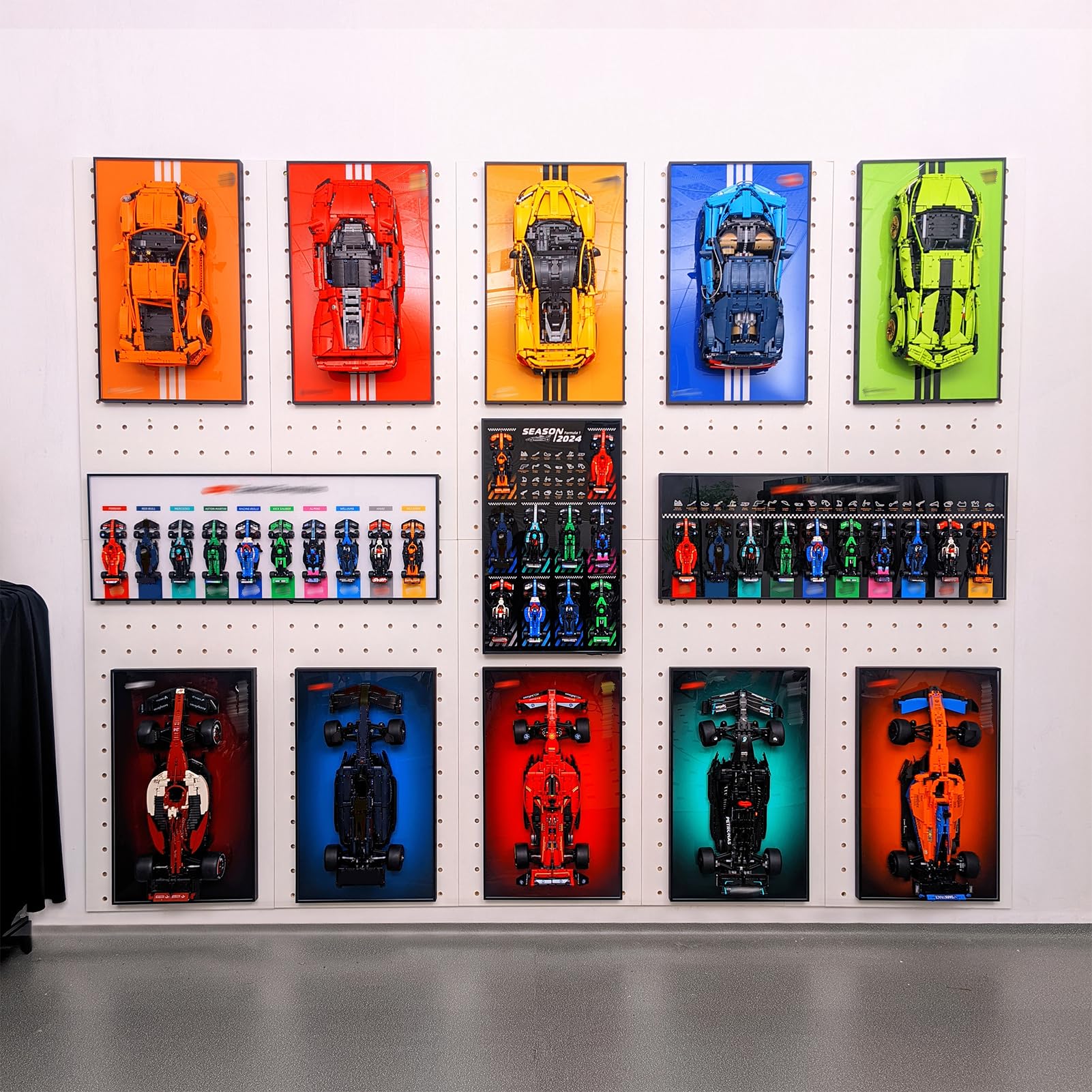 WETCEAOM space-saving design helps keep rooms organized while showcasing models.