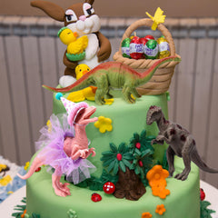 Weysat dinosaur-themed party pack creates cohesive, themed celebrations.