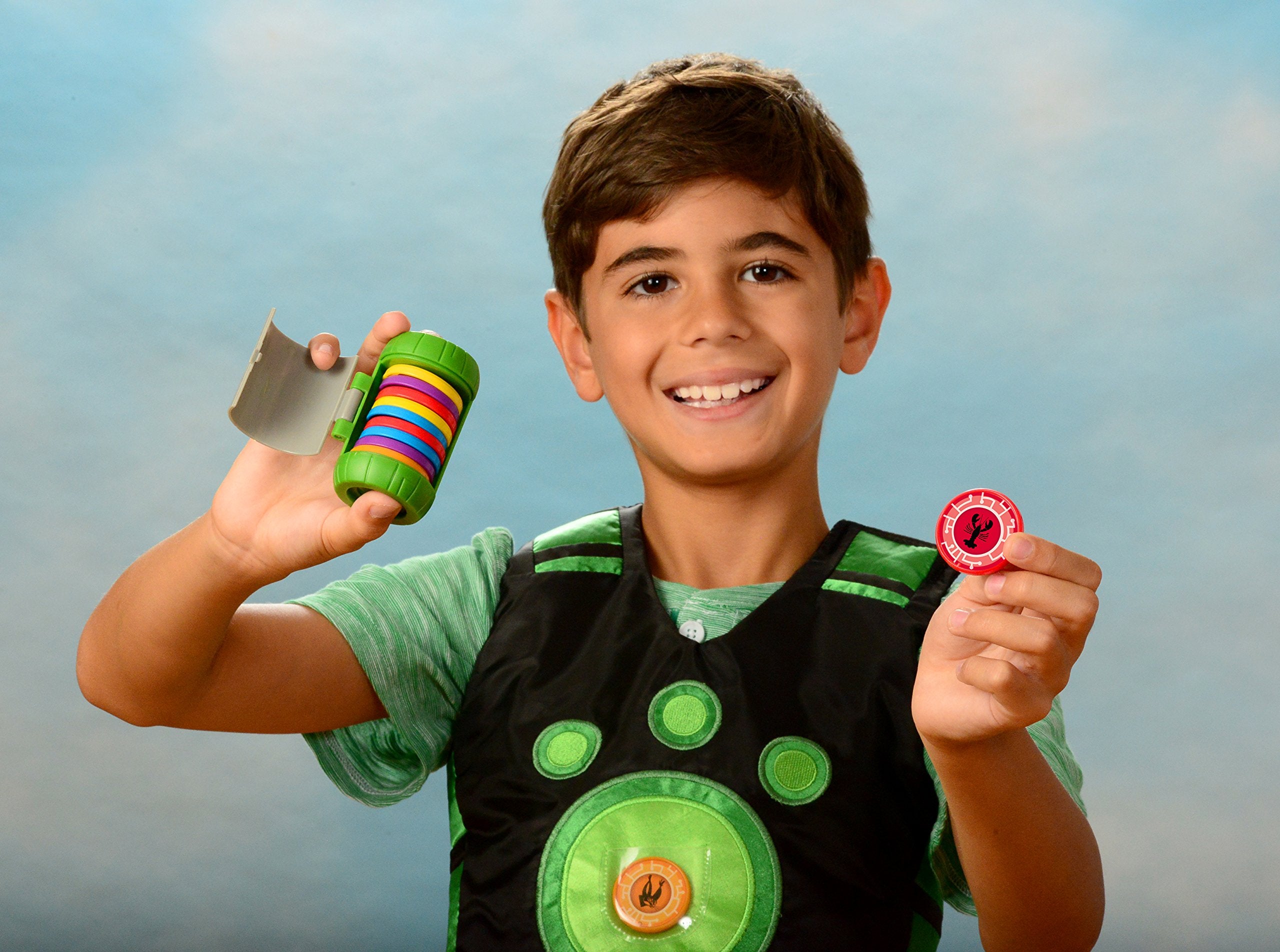 Wicked Cool Toys Wild Kratts set supports dress-up play and role play fun.