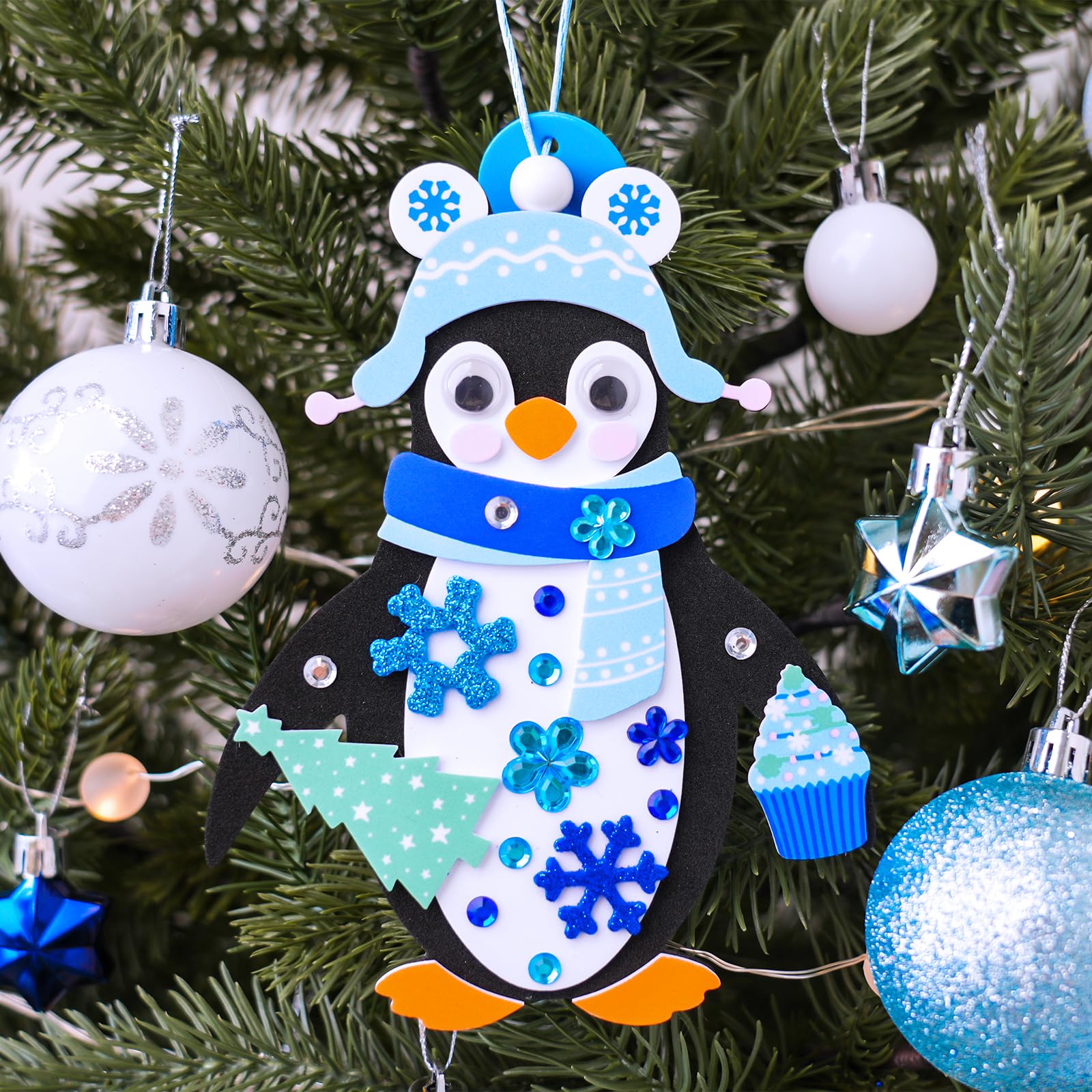 Winlyn classroom penguin craft activity for holiday season