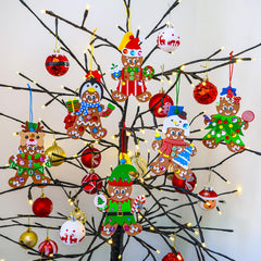 Winlyn ornament tag for personalizing each keepsake.