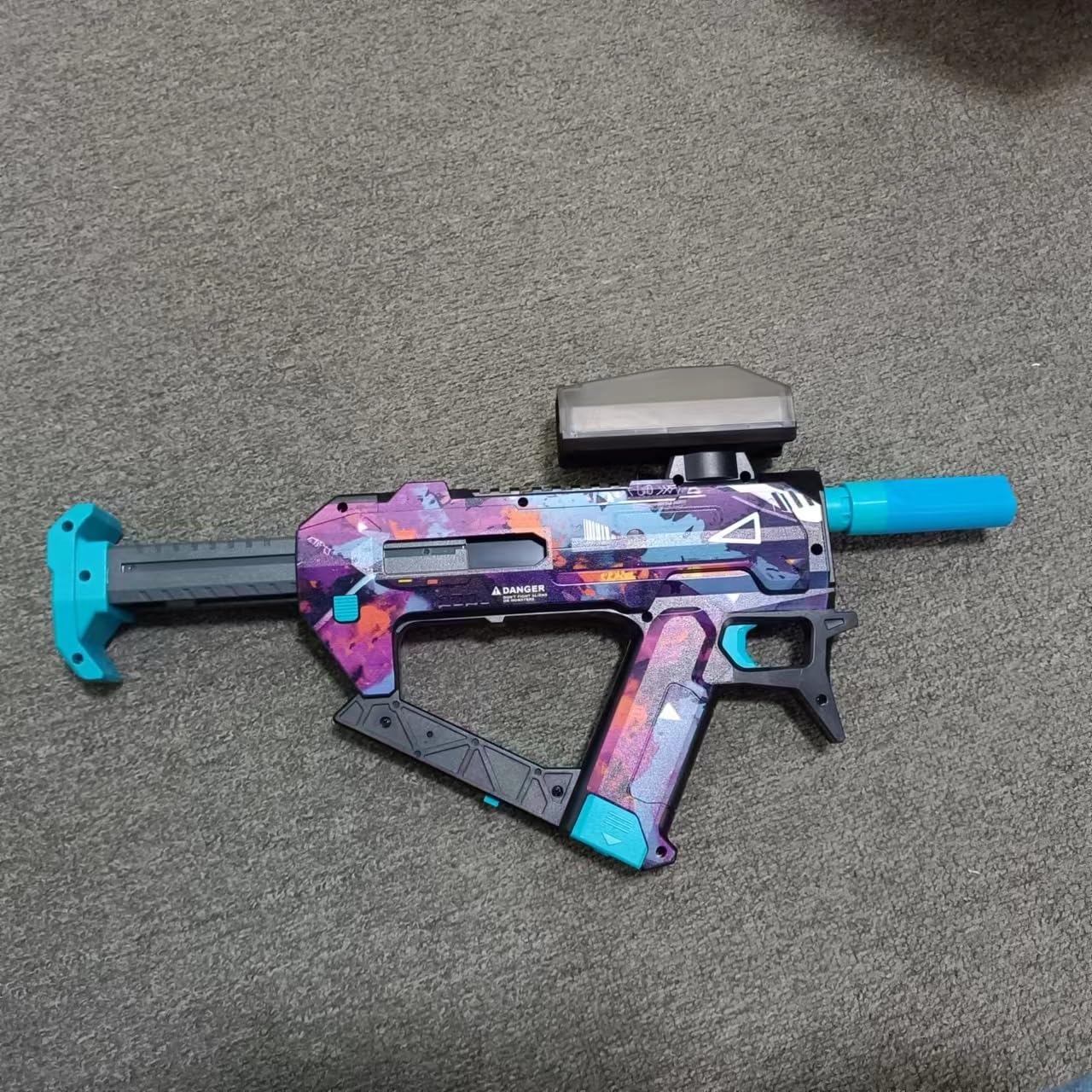 Easy-reload design of Winyea Tag gel blaster improves reloading speed