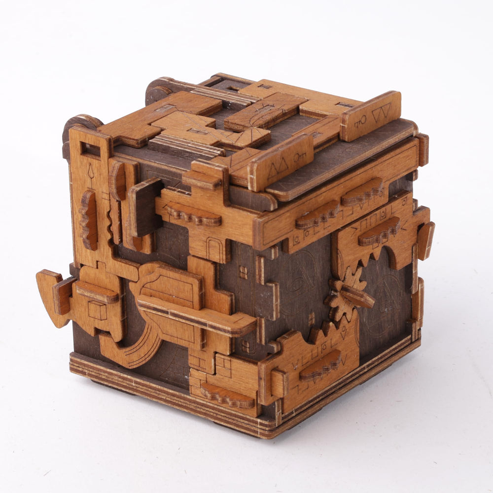 WOODEN.CITY Escape Room Puzzle Box close-up reveals rich wood grain