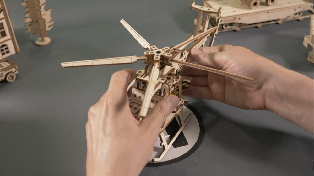 WOODEN.CITY Helicopter 3D model wheels and doors in adjustable positions.