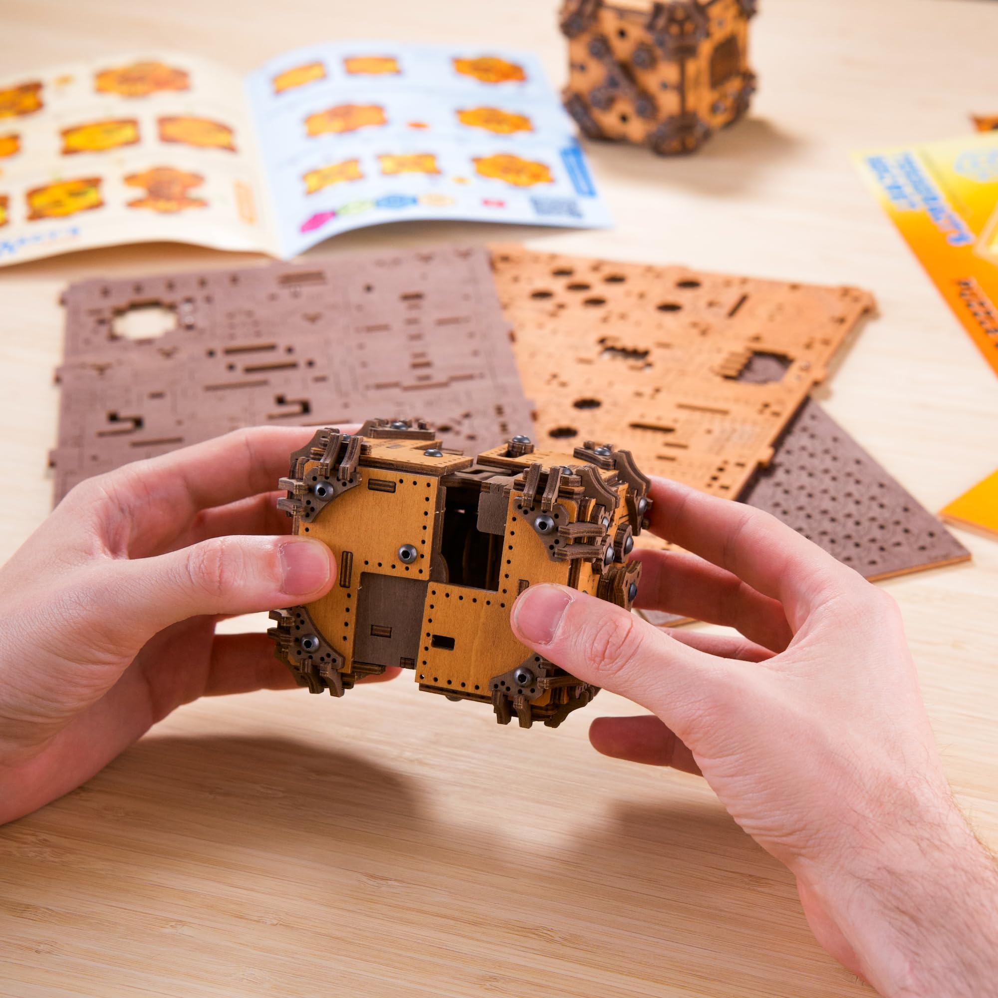 WOODEN.CITY Tesseract Secret build session captured during a cozy evening