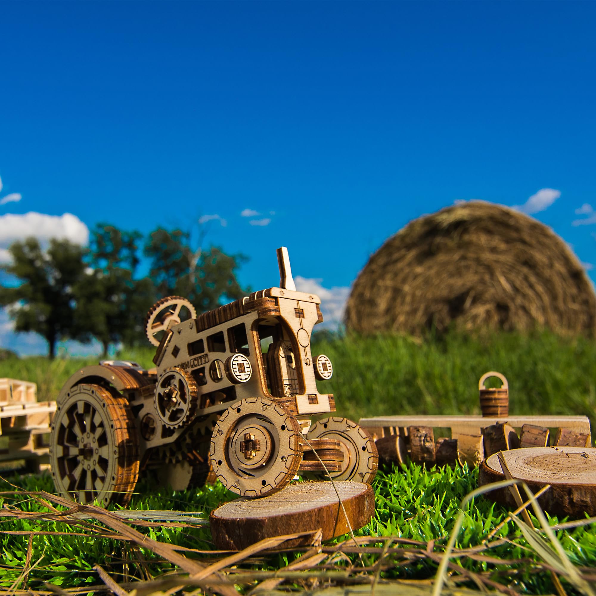 WOODEN.CITY Tractor 3D puzzle plywood detail close-up emphasizing smooth edges for safe handling