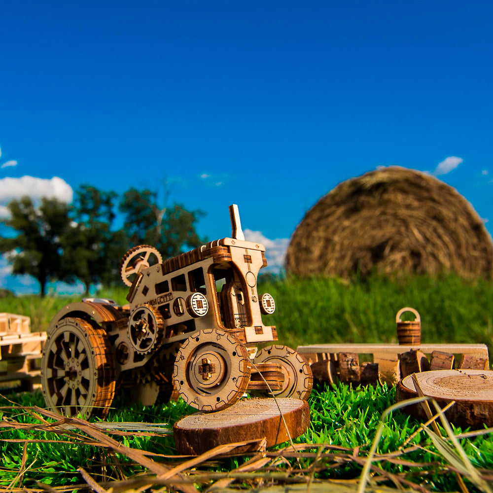 WOODEN.CITY Tractor 3D puzzle plywood detail close-up emphasizing smooth edges for safe handling