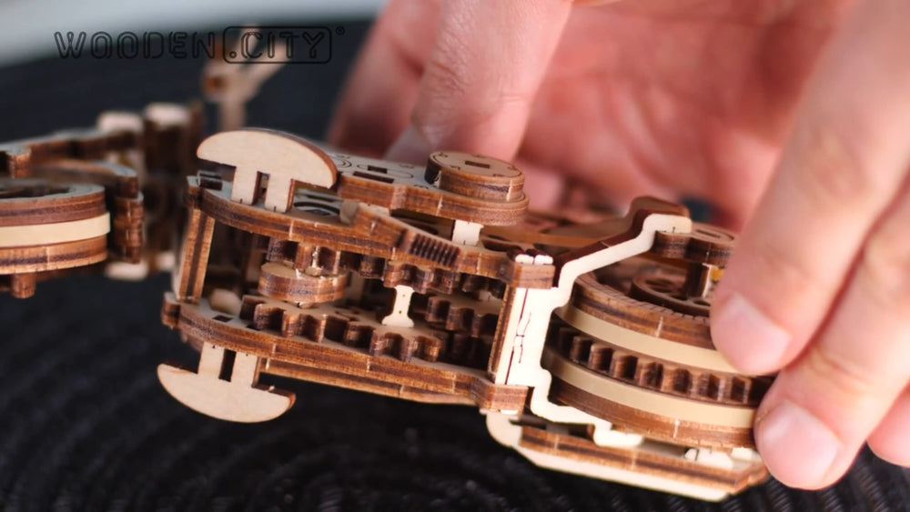 WOODEN.CITY Cruiser VTwin puzzle movable pistons for interactive realism