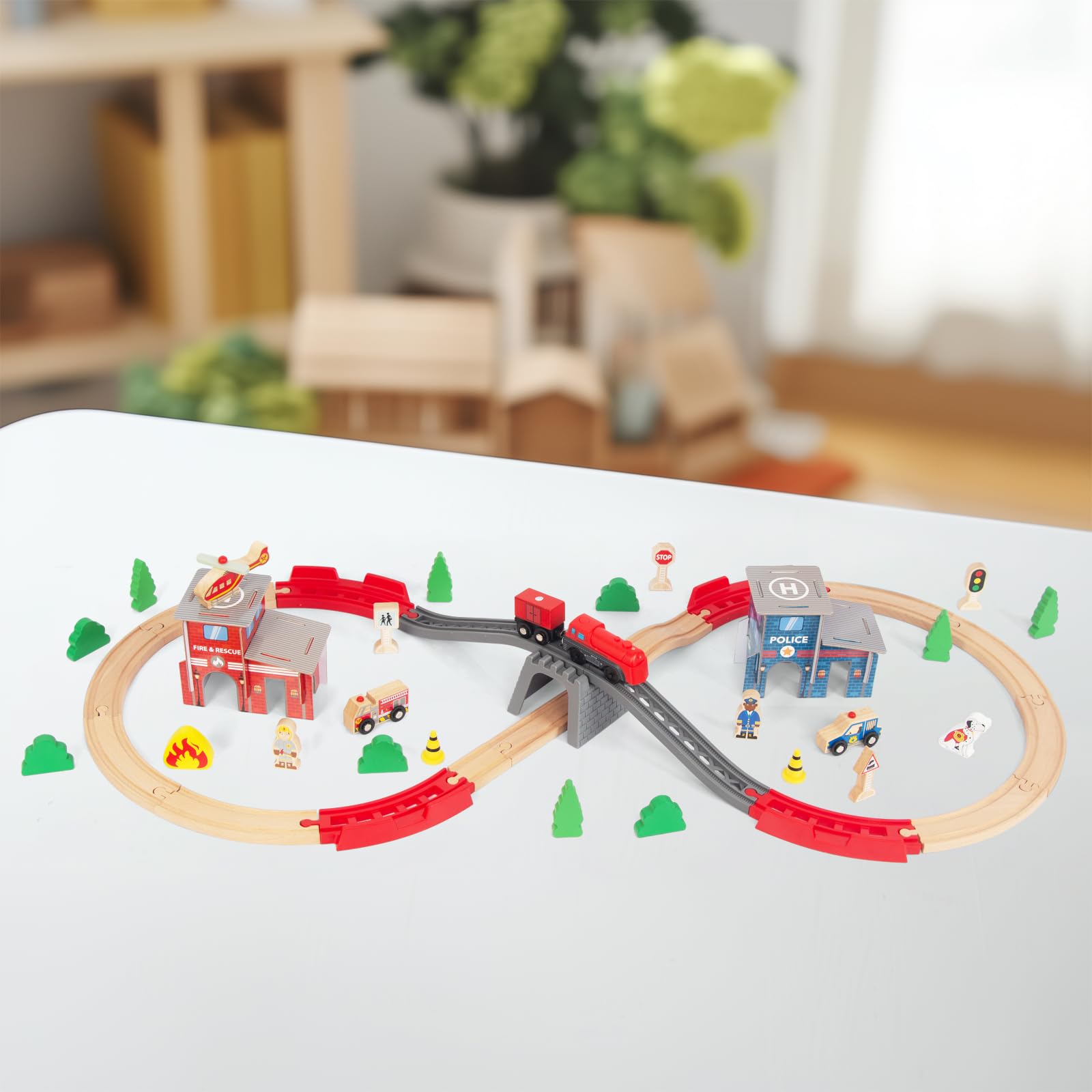 WoodenEdu kid-friendly screen-free play supports focus and cooperative learning.