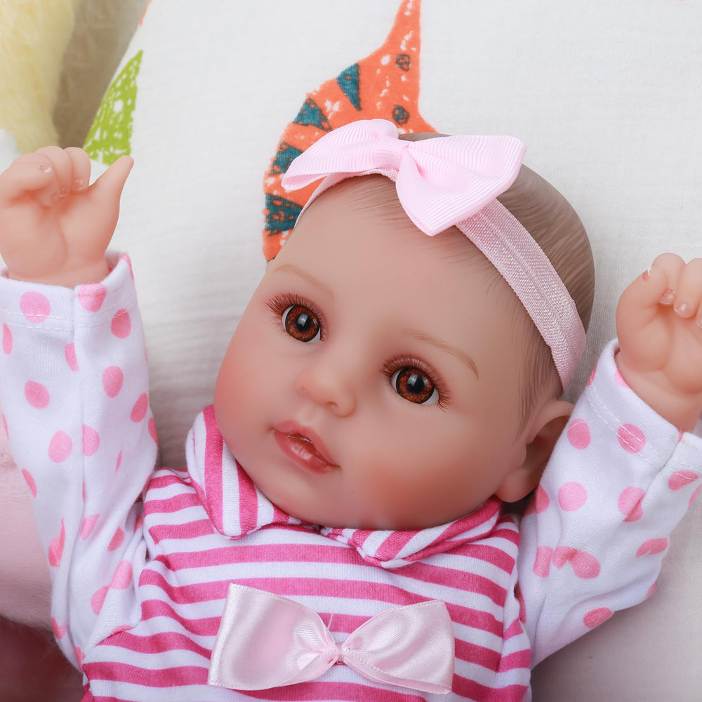 WOOROY outfit and accessories enhance pretend play and collection value.