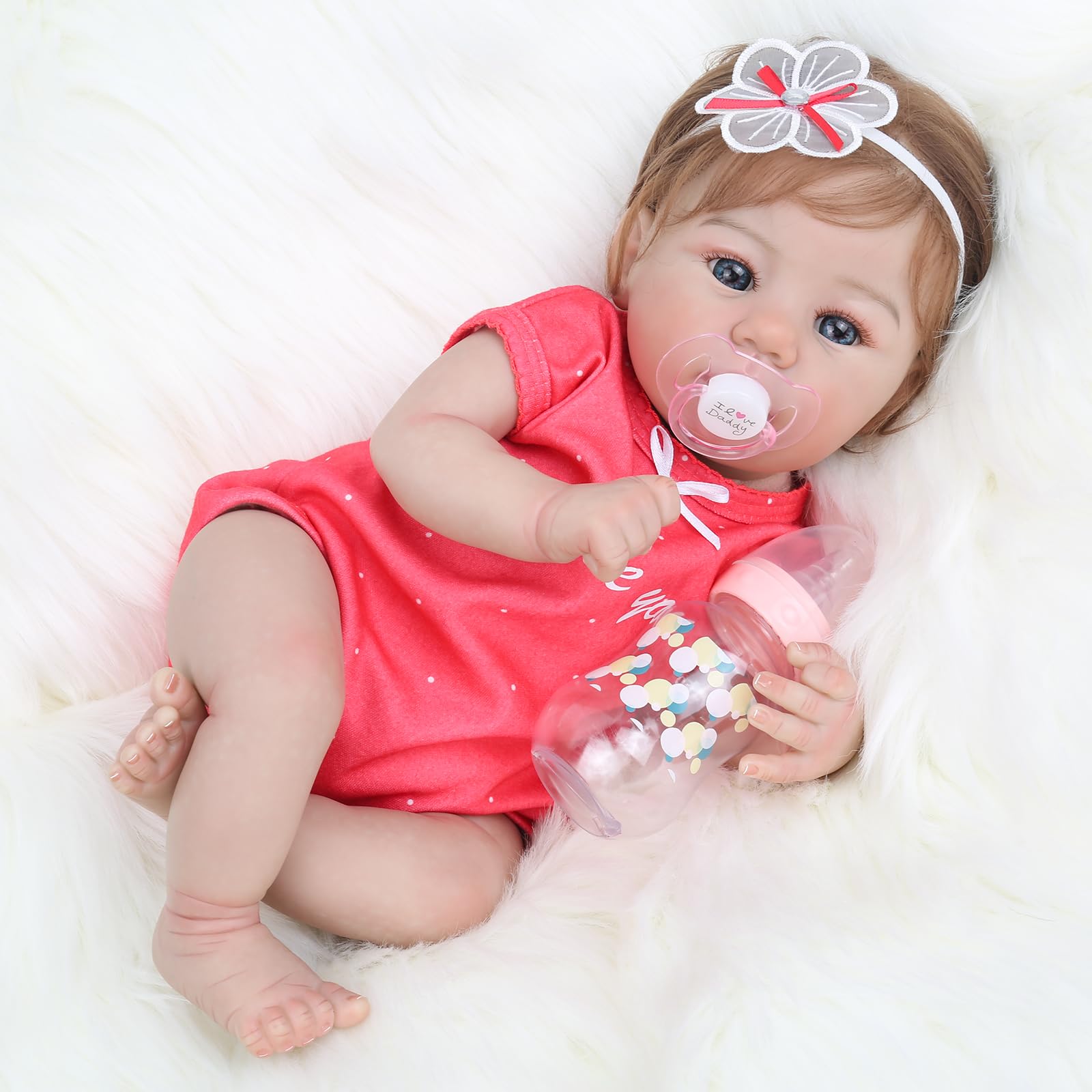 WOOROY Ideal for cuddling, role-play, and display in any space.