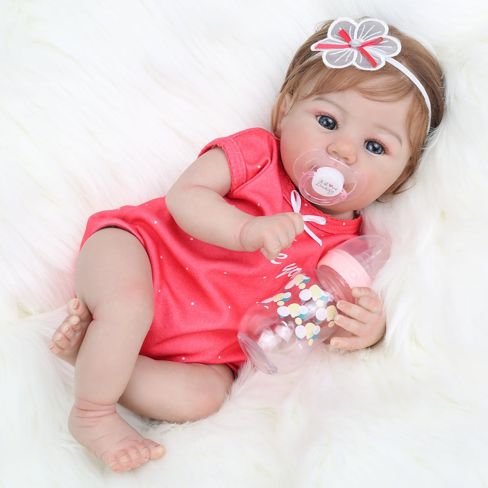 WOOROY Ideal for cuddling, role-play, and display in any space.