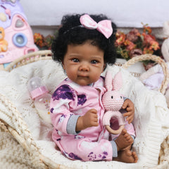 WOOROY Doll features wrinkled feet for a realistic newborn look.