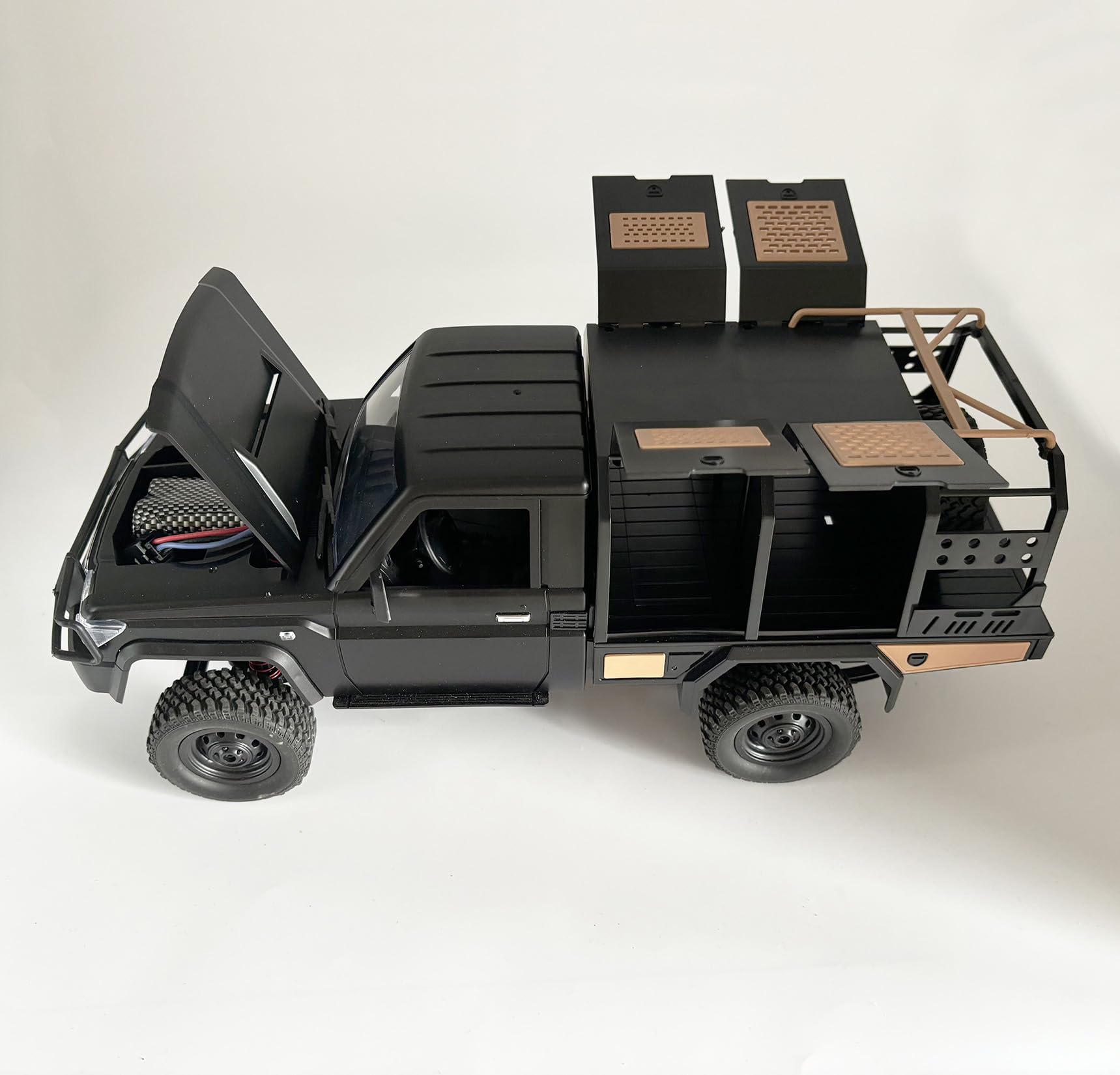 WPLDEWAN MN82S chassis design supports stable climbs on rough terrain